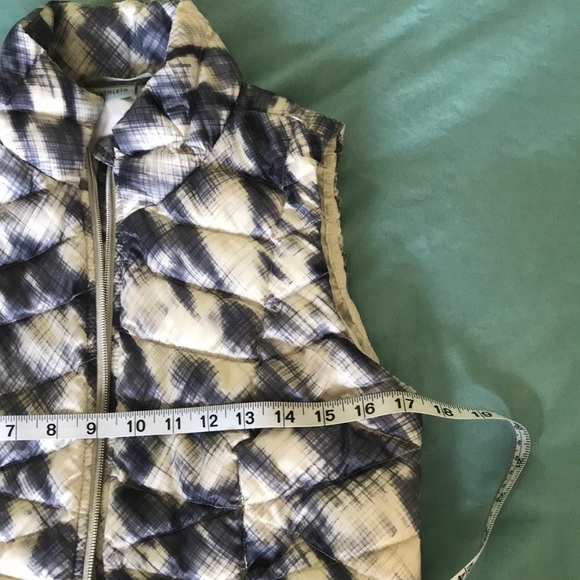 Athleta Altitude goose down vest size small - Picture 7 of 8